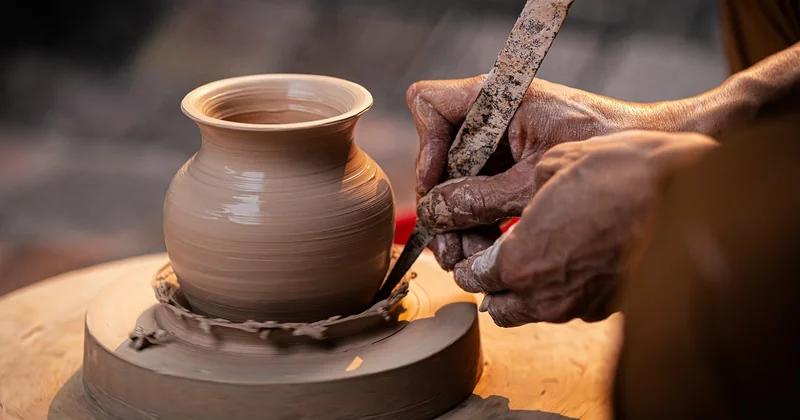 Ateliers artisanaux : là où la tradition devient tangible
