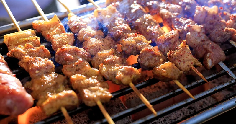 Le soir : barbecue de trottoir et bière à 10 000 VND
